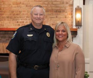 Nanci Steadman Shipman talks with Mount Pleasant Police Chief Carl Ritchie