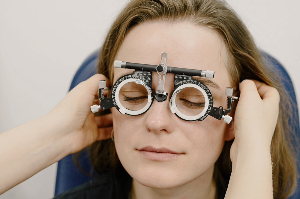 A young woman getting an eye exam. Photo by Ksenia Chernaya from Pexels.