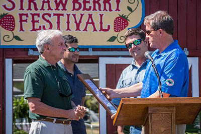 Willie McRae receives Governor's Proclamation from SCDA.