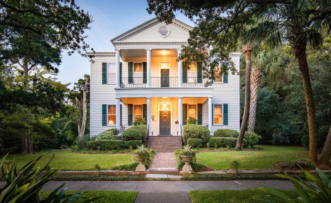 This Georgian-style historic house is located on Front Street in Georgetown.