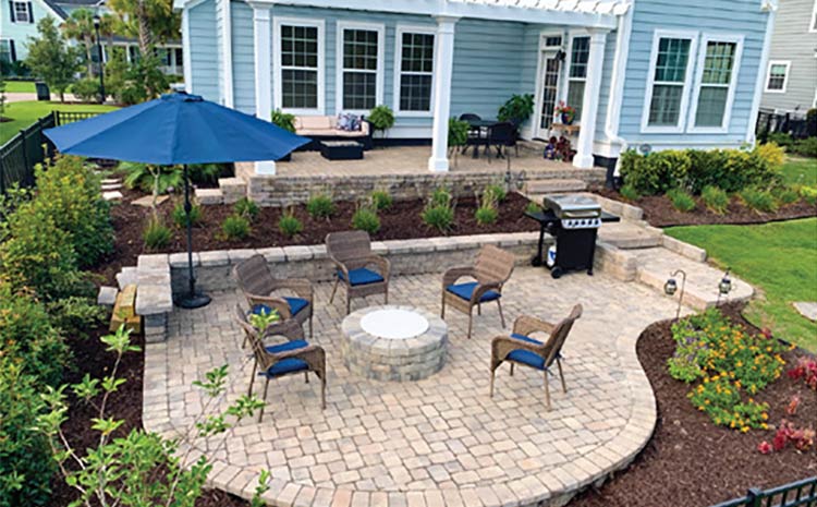 A back yard ptio by Set in Stone Hardscapes in Mount Pleasant, SC