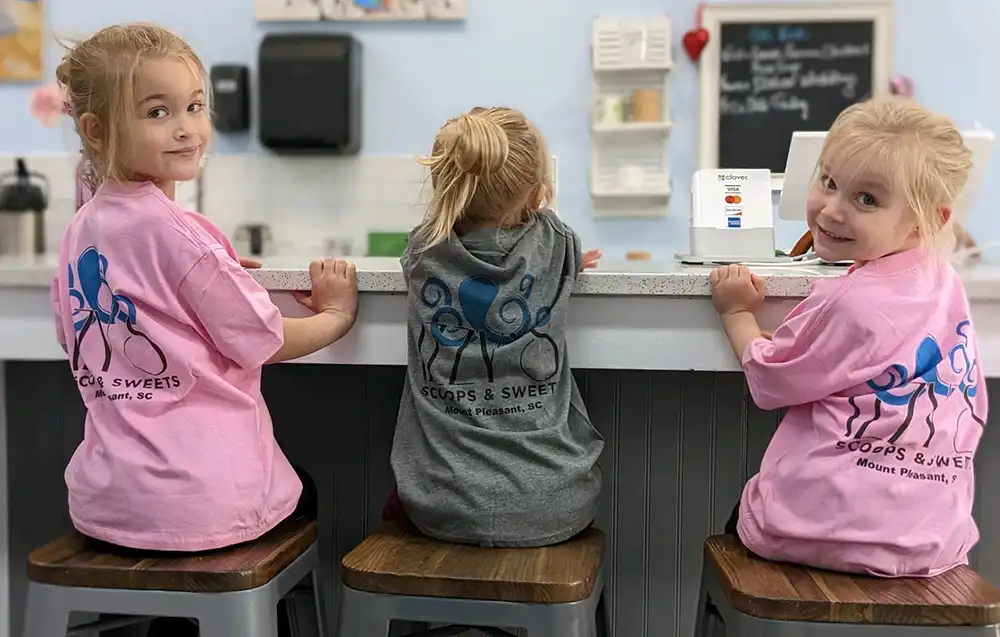 Photo 3 young girls at Izzy’s Scoops & Sweets in Mount Pleasant, South Carolina.