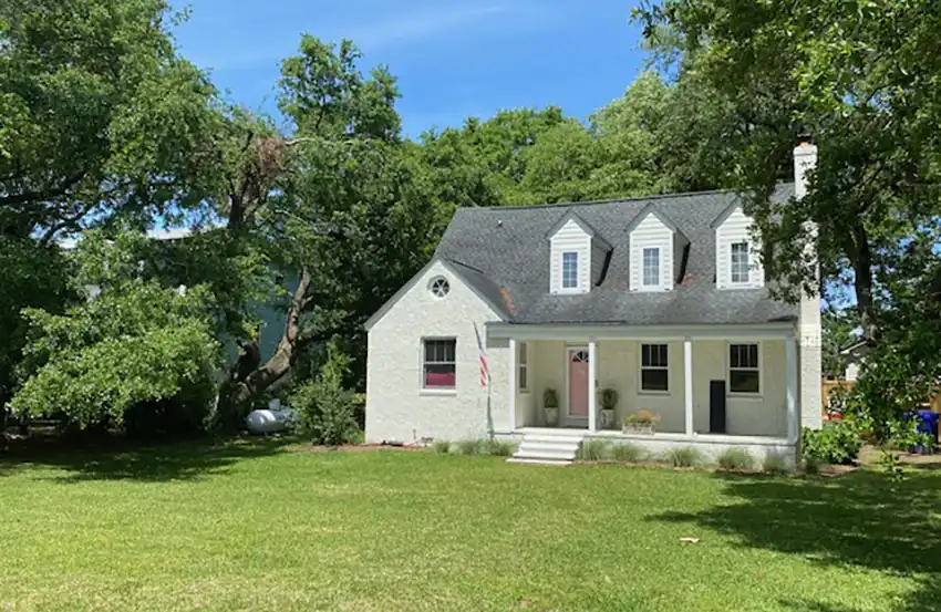 Cute cottage in Mount Pleasant's first planned neighborhoods: Bayview Acres