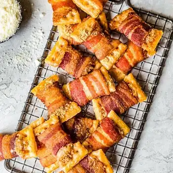 Bacon Bow Tie Crackers. Photo by The Cookie Rookie.