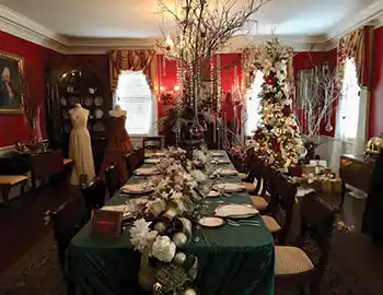 Women from the Temple Beth Elohim decorated the dining room in celebration of Chanukah and as a nod to the Kaminski’s Jewish heritage.