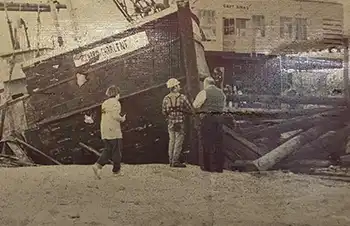 People talking about the removal of the wreck of Richard and Charlene trawler.