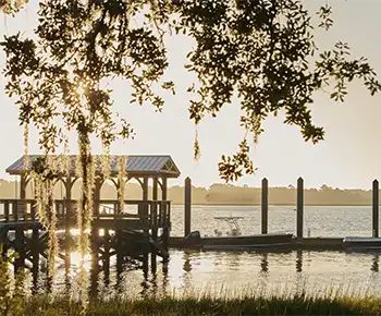Daniel Island Yacht Club: Stunning views of the waterfront.