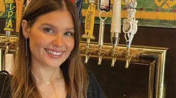 Hayley Smith at OβBrionβs Pub & Grille